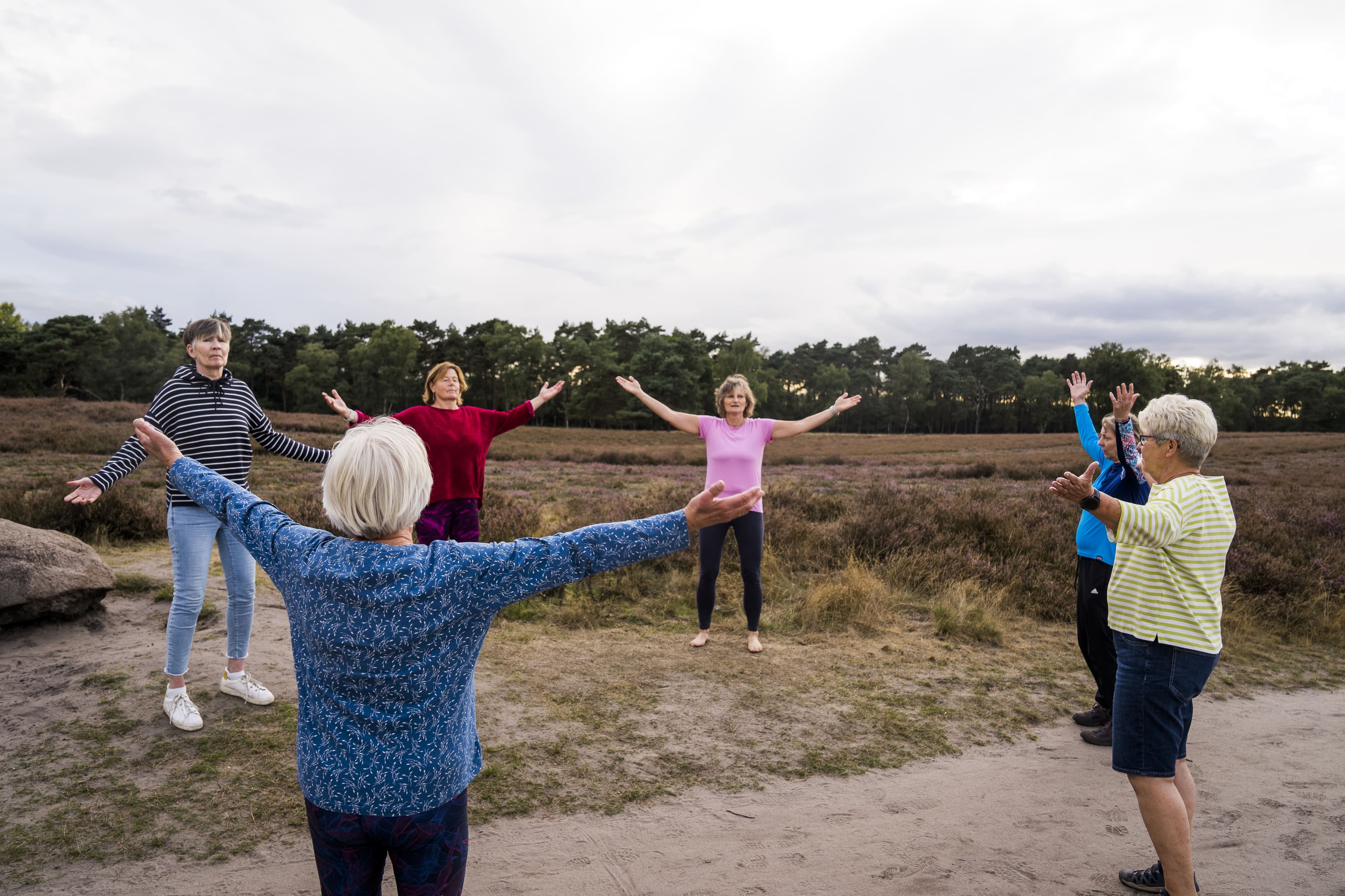 Achtsamkeit, Bewegung & Qi Gong: 4 25 C6429 www.lichtbildatelier m.de